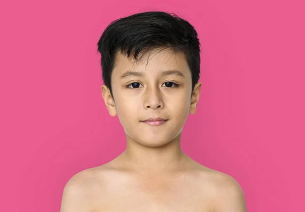 Liten pojke med nakna bröst — Stockfoto