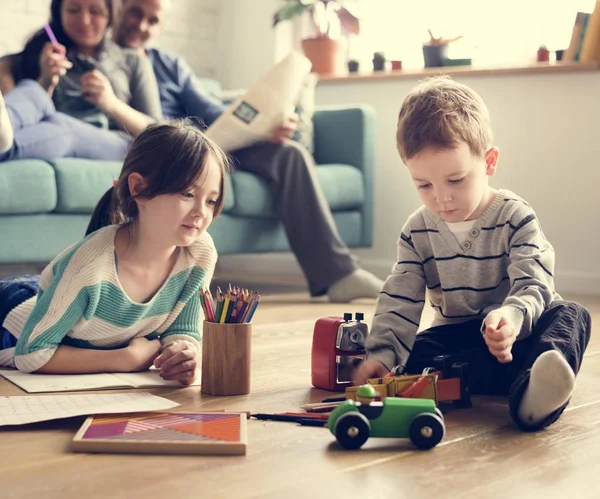 Familie tijd samen doorbrengen — Stockfoto