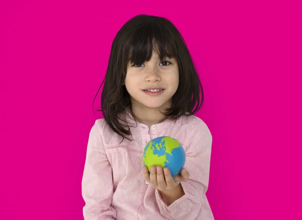 Chica holding globo — Foto de Stock