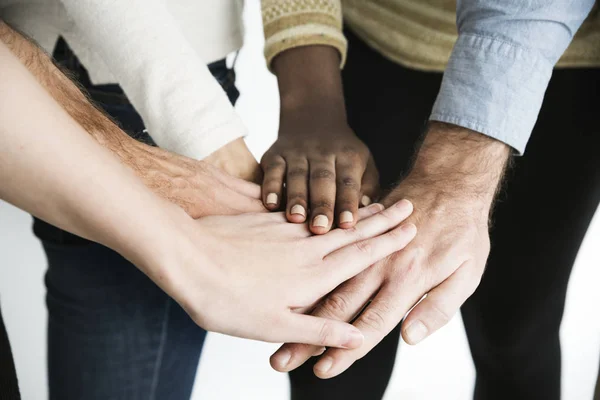 Menschen, die Hand anlegen — Stockfoto