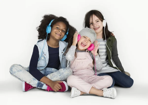 Little Girls Studio con auriculares —  Fotos de Stock