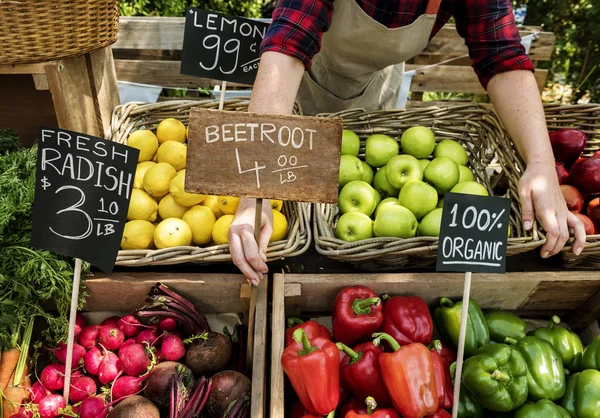 Manav Market ürünleri hazırlama