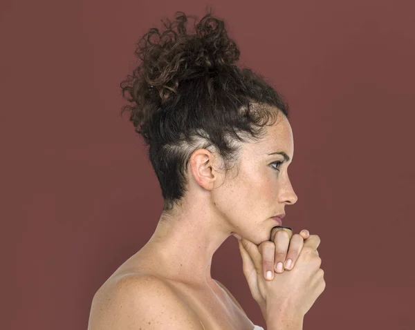 Femme aux cheveux bouclés — Photo