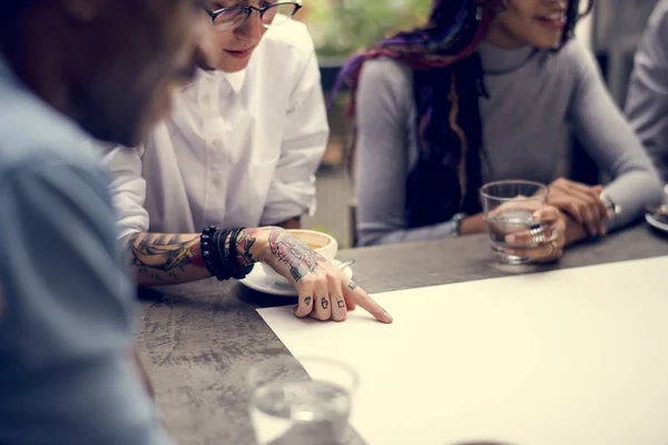 Team brainstormen samen — Stockfoto