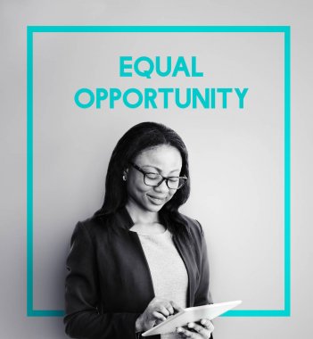  Dijital tablet kullanarak iş kadını