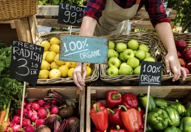 Manav Market ürünleri hazırlama