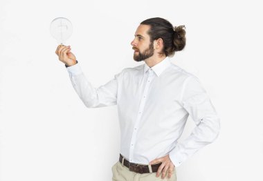 sakallı adam ampul holding