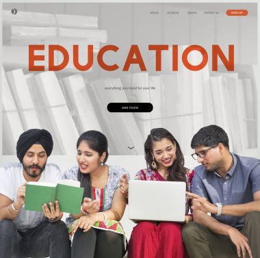 birlikte çalışan genç Hintli öğrenciler