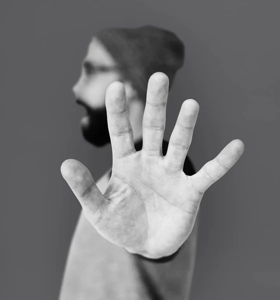 Adam gösteren dur sembolü el ile — Stok fotoğraf