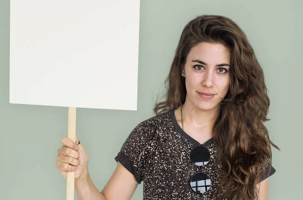 Donna caucasica con cartello di protesta — Foto Stock