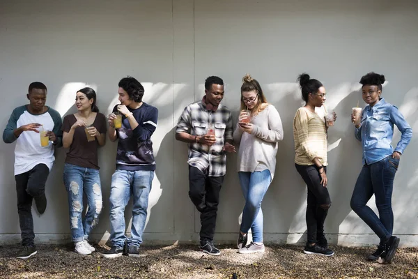 Diversiteit studenten samen — Stockfoto