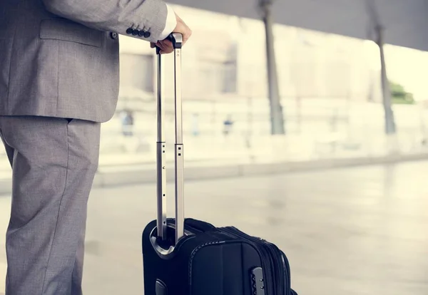 Mann mit Geschäftsgepäck — Stockfoto