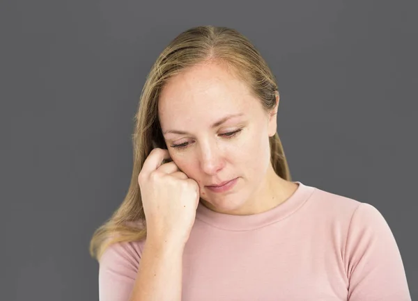 Mujer caucásica enferma en estudio — Foto de Stock