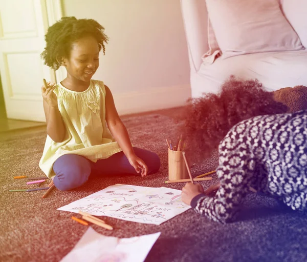 Hermanas pasando tiempo juntas — Foto de Stock