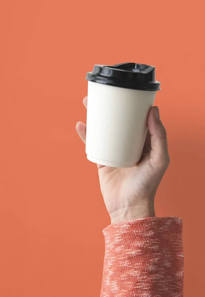 Mano humana sosteniendo taza de café — Foto de Stock