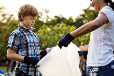 insanlar park temizlik
