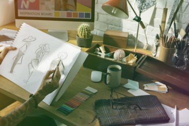 Moda Tasarımcısı çizim