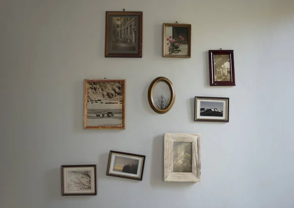 Κουφώματα εικόνων στον τοίχο — Φωτογραφία Αρχείου