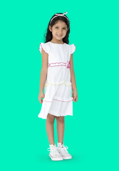 Menina adorável em vestido branco — Fotografia de Stock