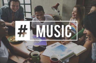 konuşurken çok ırklı iş adamları