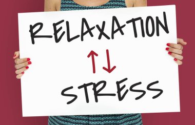 kadın holding tasarlamak