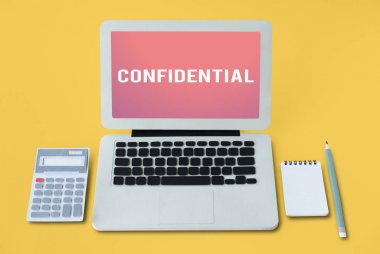 dizüstü bilgisayar işyerinde. 