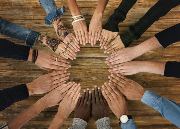 Diversidade Pessoas Mãos Juntas — Fotografia de Stock