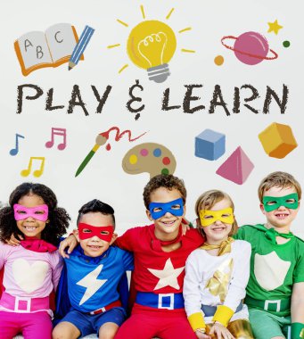 Süper kahraman çocuklar birlikte eğlenin