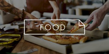 moda tasarımcıları pizza dilimleri kapma