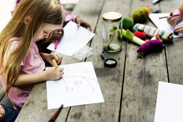 Little kids drawing pictures — Stock Photo, Image