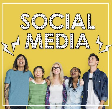 çok etnik gruptan oluşan mutlu genç arkadaşlar