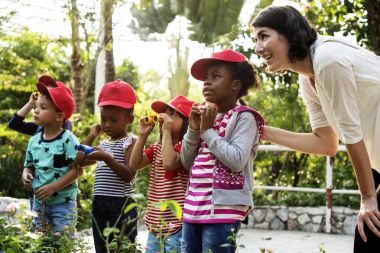Öğretmen ve ekoloji öğrenme çocuklar