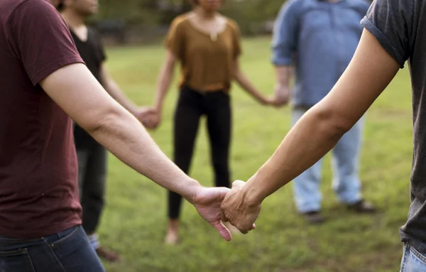 Människor stöder unity tillsammans — Stockfoto