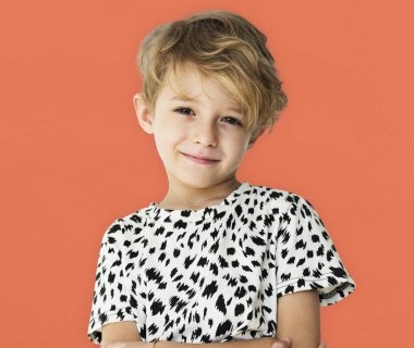 sevimli sarışın küçük çocuk