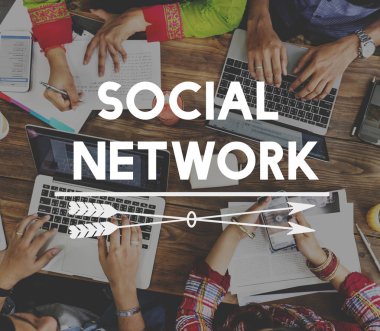 dizüstü bilgisayarlar ve dizüstü bilgisayarlar insanların Üstten Görünüm