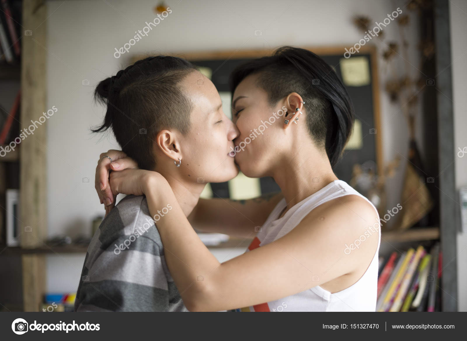 Lesbian Asian Lesbian Kissing Jpg Classifieds