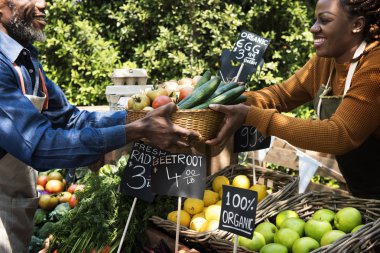 Manav Market ürünleri hazırlama