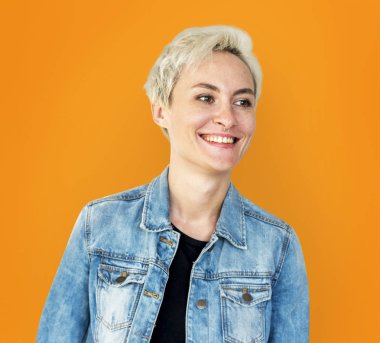 Sarışın kadın stüdyo çekimleri