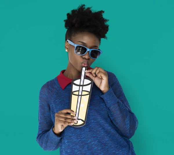 Woman Holding paper Beverage — Stock Photo, Image