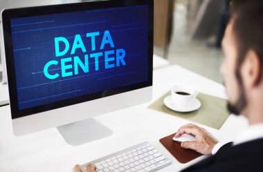 bilgisayarla çalışma iş adamı