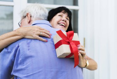 Sarılma karı koca hediye için