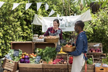 Manav Market ürünleri hazırlama