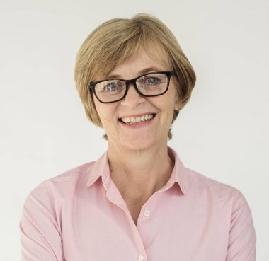 Gülümseyen Olgun Kadın