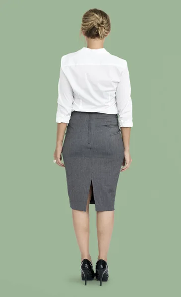 Affärskvinna i grå kjol — Stockfoto
