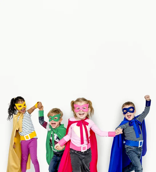 Niños felices en trajes de superhéroe — Foto de Stock