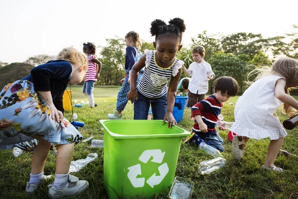 Kinder Schule freiwillige Wohltätigkeitsumgebung — Stockfoto