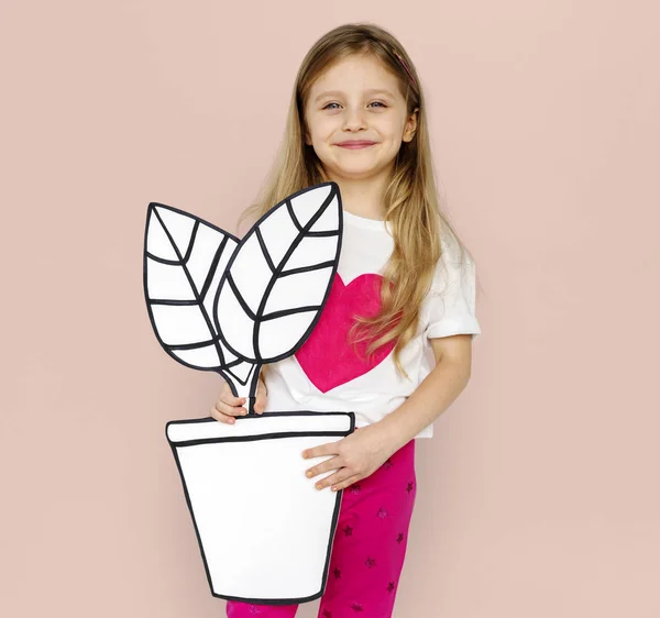 Kız Holding Papercraft bitki — Stok fotoğraf