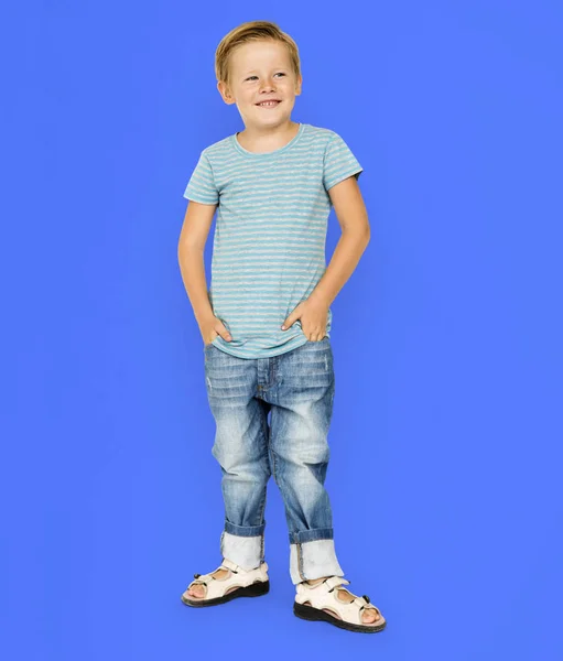 Kleiner Junge lächelt — Stockfoto