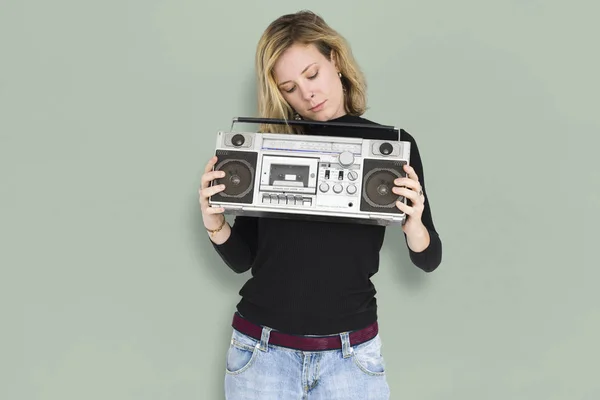 Donna che tiene Jukebox — Foto Stock