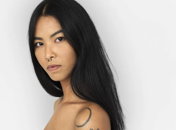 Mulher com piercing Anel Nariz — Fotografia de Stock